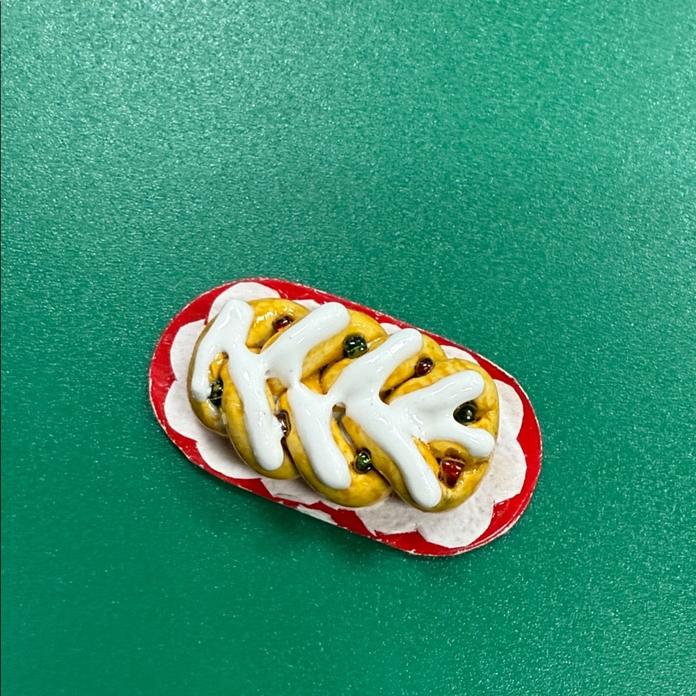 Doll House Miniature Christmas Braided Sweet Bread, Frosted with details NWOT